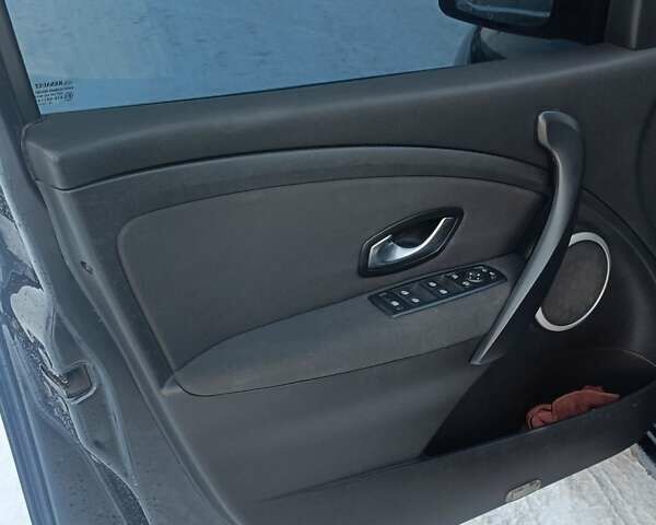 Серый Рено Меган, объемом двигателя 1.46 л и пробегом 280 тыс. км за 6250 $, фото 8 на Automoto.ua