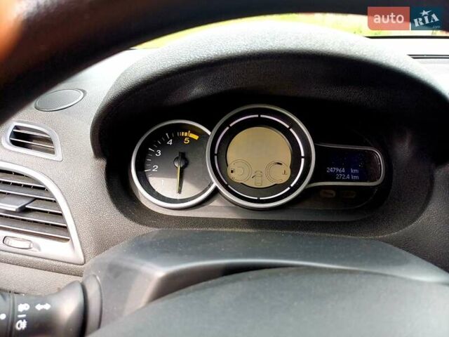 Рено Меган 2010 в Житомире на Automoto.ua Серый Рено Меган, объемом двигателя 1.46 л и пробегом 248 тыс. км за 7400 $, фото 2 на Automoto.ua