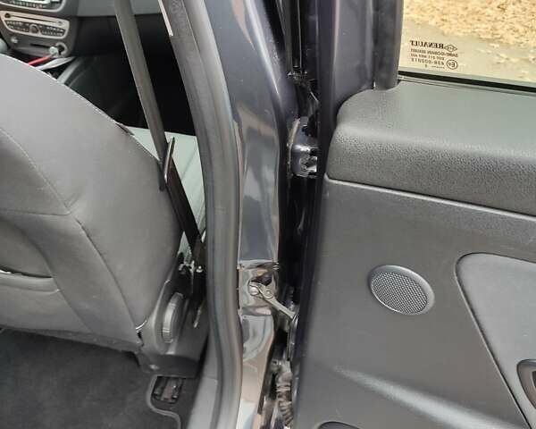 Серый Рено Меган, объемом двигателя 1.4 л и пробегом 250 тыс. км за 7500 $, фото 149 на Automoto.ua