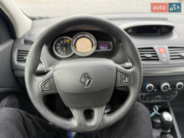 Серый Рено Меган, объемом двигателя 1.6 л и пробегом 227 тыс. км за 6550 $, фото 19 на Automoto.ua