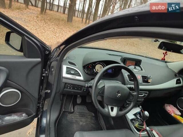 Серый Рено Меган, объемом двигателя 1.4 л и пробегом 250 тыс. км за 7500 $, фото 134 на Automoto.ua