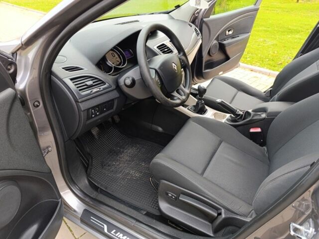 Серый Рено Меган, объемом двигателя 0 л и пробегом 218 тыс. км за 7300 $, фото 6 на Automoto.ua