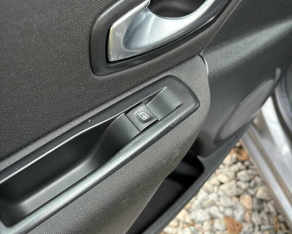 Сірий Рено Меган, об'ємом двигуна 1.6 л та пробігом 227 тис. км за 7300 $, фото 33 на Automoto.ua