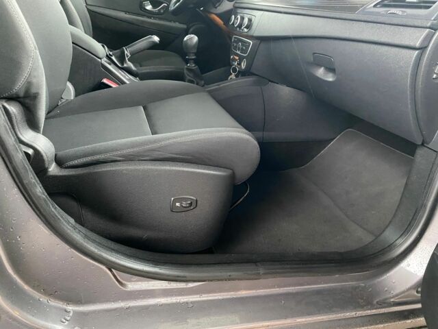 Серый Рено Меган, объемом двигателя 1.9 л и пробегом 247 тыс. км за 6114 $, фото 7 на Automoto.ua