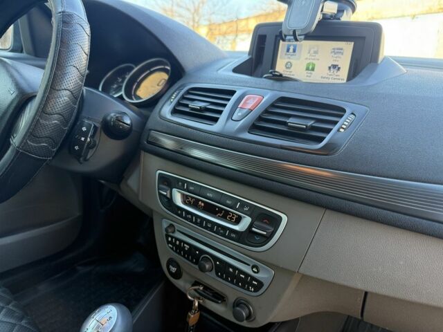 Сірий Рено Меган, об'ємом двигуна 1.5 л та пробігом 315 тис. км за 6500 $, фото 12 на Automoto.ua