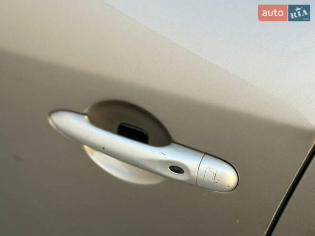 Серый Рено Меган, объемом двигателя 1.4 л и пробегом 193 тыс. км за 6700 $, фото 10 на Automoto.ua