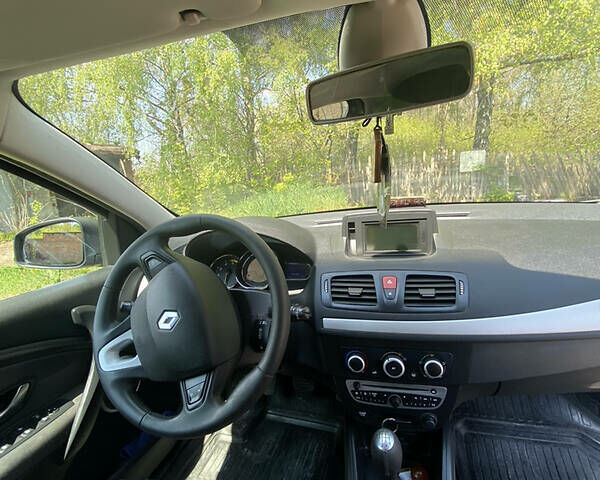 Серый Рено Меган, объемом двигателя 1.5 л и пробегом 270 тыс. км за 7500 $, фото 14 на Automoto.ua