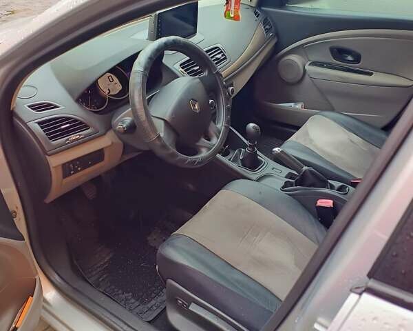 Серый Рено Меган, объемом двигателя 1.6 л и пробегом 200 тыс. км за 5600 $, фото 11 на Automoto.ua