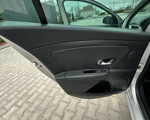 Серый Рено Меган, объемом двигателя 1.9 л и пробегом 143 тыс. км за 8450 $, фото 11 на Automoto.ua