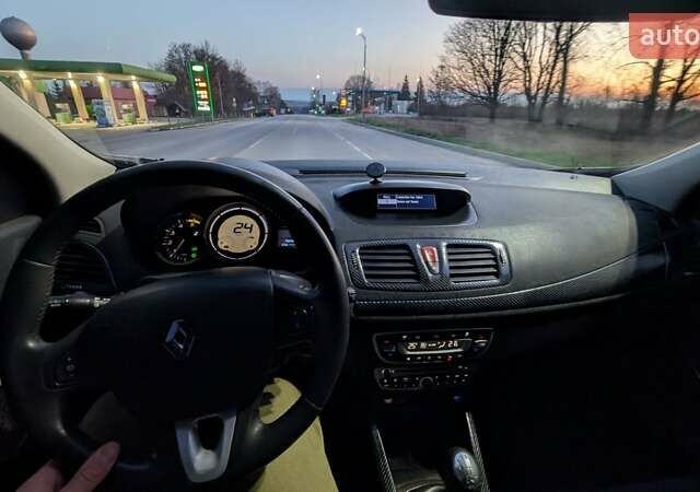 Серый Рено Меган, объемом двигателя 1.46 л и пробегом 300 тыс. км за 6900 $, фото 74 на Automoto.ua