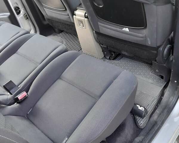 Серый Рено Меган, объемом двигателя 1.46 л и пробегом 242 тыс. км за 7000 $, фото 2 на Automoto.ua