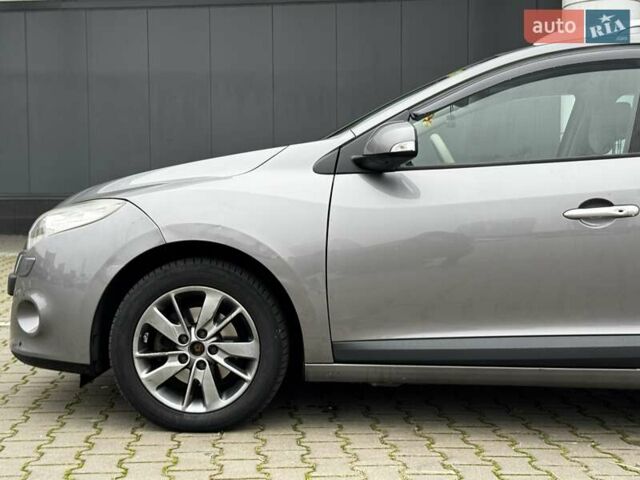 Серый Рено Меган, объемом двигателя 2 л и пробегом 260 тыс. км за 7800 $, фото 3 на Automoto.ua