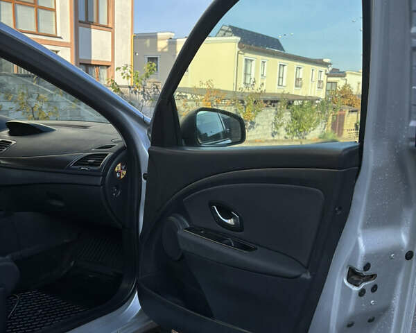 Серый Рено Меган, объемом двигателя 1.46 л и пробегом 244 тыс. км за 4950 $, фото 33 на Automoto.ua