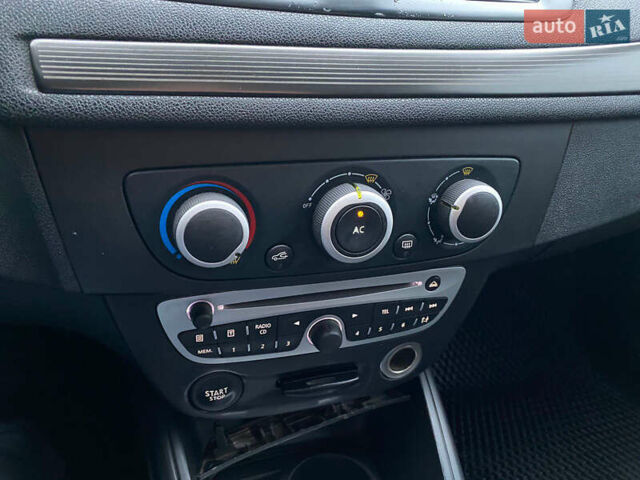 Серый Рено Меган, объемом двигателя 1.46 л и пробегом 300 тыс. км за 6300 $, фото 25 на Automoto.ua