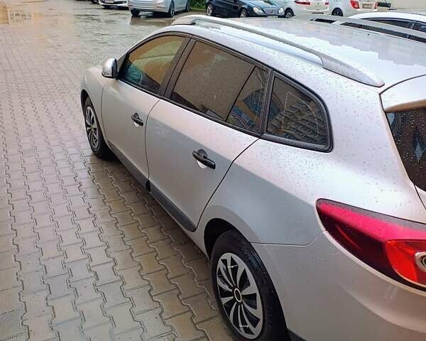 Серый Рено Меган, объемом двигателя 1.6 л и пробегом 200 тыс. км за 5600 $, фото 1 на Automoto.ua