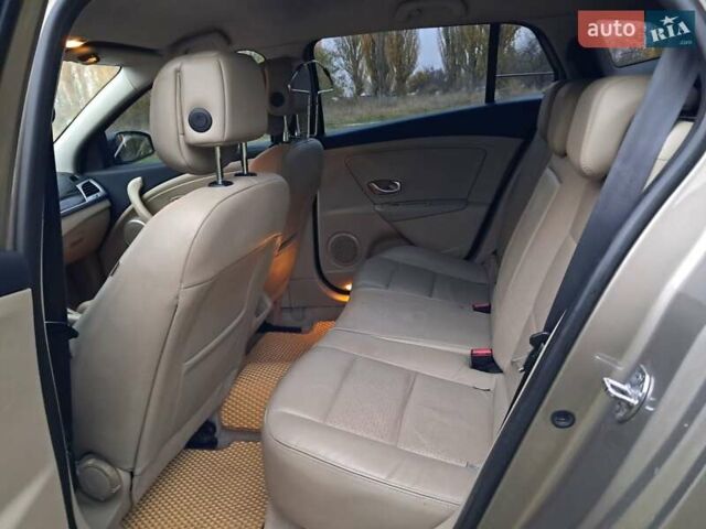 Сірий Рено Меган, об'ємом двигуна 1.46 л та пробігом 210 тис. км за 5900 $, фото 1 на Automoto.ua