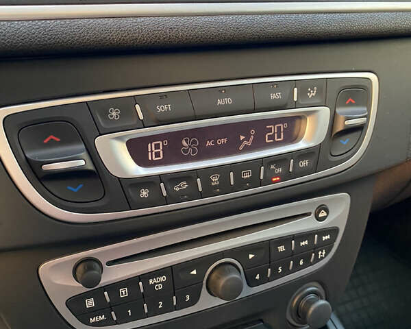 Сірий Рено Меган, об'ємом двигуна 1.4 л та пробігом 127 тис. км за 6800 $, фото 34 на Automoto.ua