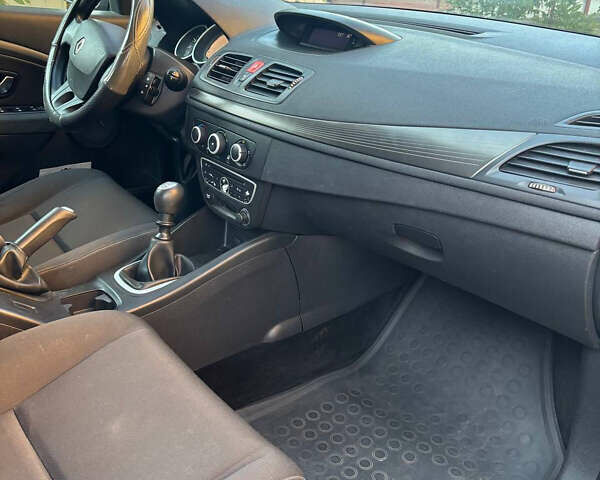 Серый Рено Меган, объемом двигателя 1.5 л и пробегом 263 тыс. км за 6200 $, фото 6 на Automoto.ua