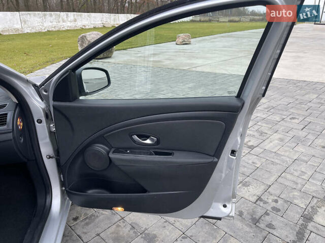 Серый Рено Меган, объемом двигателя 1.6 л и пробегом 225 тыс. км за 7700 $, фото 33 на Automoto.ua