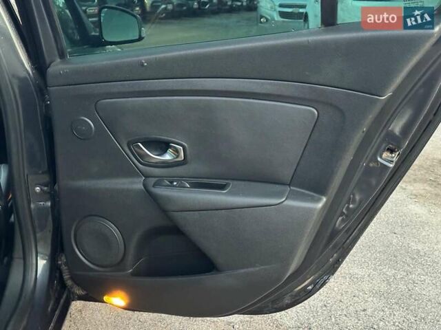 Сірий Рено Меган, об'ємом двигуна 1.9 л та пробігом 297 тис. км за 7290 $, фото 17 на Automoto.ua