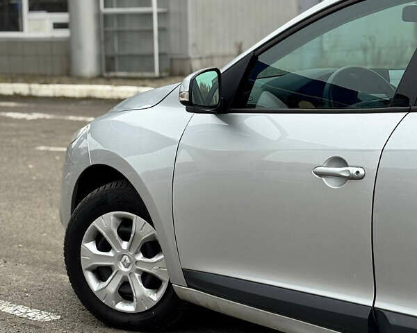 Серый Рено Меган, объемом двигателя 1.5 л и пробегом 215 тыс. км за 6400 $, фото 4 на Automoto.ua