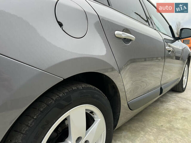 Серый Рено Меган, объемом двигателя 1.6 л и пробегом 182 тыс. км за 7800 $, фото 31 на Automoto.ua