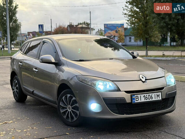 Рено Меган 2010 у Кременчуге на Automoto.ua Сірий Рено Меган, об'ємом двигуна 1.46 л та пробігом 300 тис. км за 6999 $, фото 7 на Automoto.ua