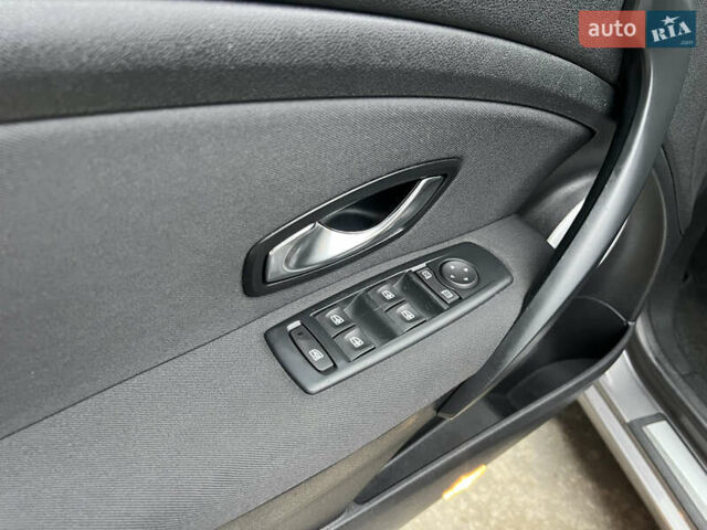 Серый Рено Меган, объемом двигателя 1.6 л и пробегом 182 тыс. км за 7800 $, фото 52 на Automoto.ua