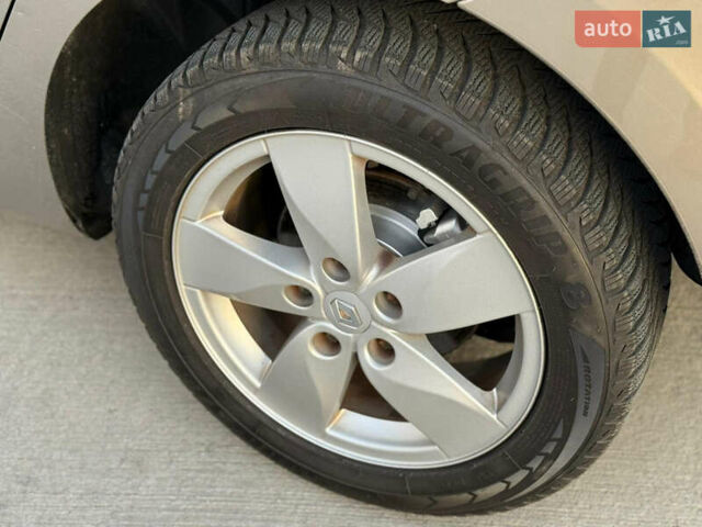 Серый Рено Меган, объемом двигателя 1.4 л и пробегом 193 тыс. км за 6700 $, фото 8 на Automoto.ua