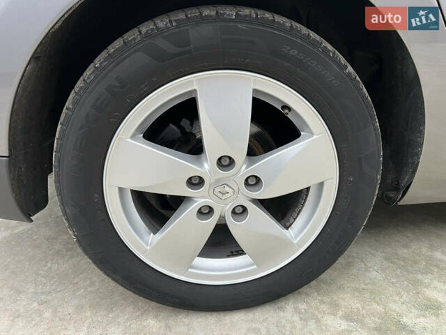 Серый Рено Меган, объемом двигателя 1.6 л и пробегом 182 тыс. км за 7800 $, фото 32 на Automoto.ua