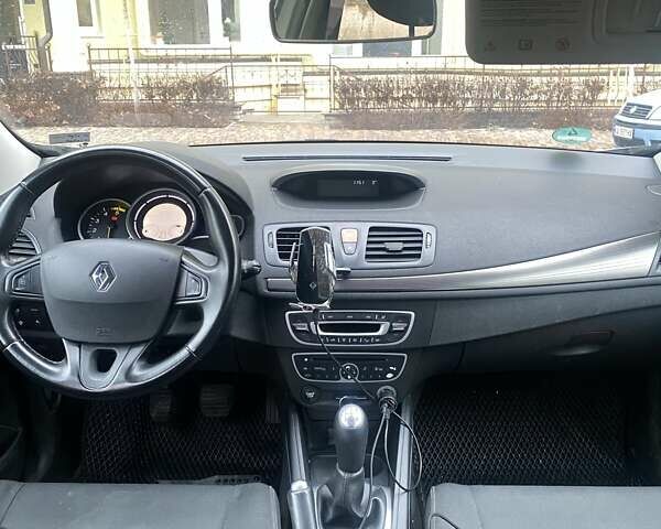 Серый Рено Меган, объемом двигателя 1.46 л и пробегом 300 тыс. км за 6950 $, фото 9 на Automoto.ua