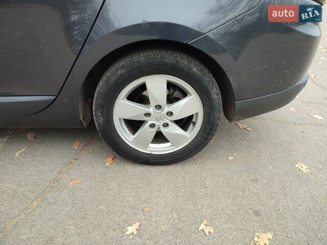 Серый Рено Меган, объемом двигателя 1.4 л и пробегом 250 тыс. км за 7500 $, фото 198 на Automoto.ua