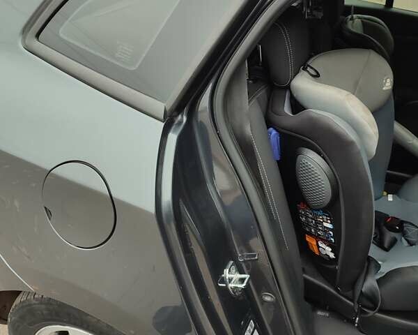 Серый Рено Меган, объемом двигателя 1.4 л и пробегом 250 тыс. км за 7500 $, фото 146 на Automoto.ua