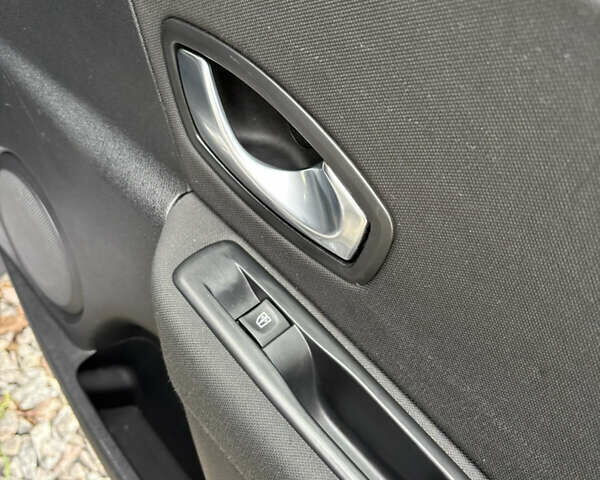 Сірий Рено Меган, об'ємом двигуна 1.6 л та пробігом 227 тис. км за 7500 $, фото 42 на Automoto.ua