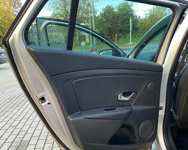 Сірий Рено Меган, об'ємом двигуна 1.4 л та пробігом 127 тис. км за 6800 $, фото 24 на Automoto.ua