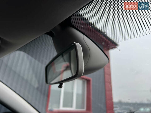 Серый Рено Меган, объемом двигателя 1.6 л и пробегом 182 тыс. км за 7800 $, фото 79 на Automoto.ua