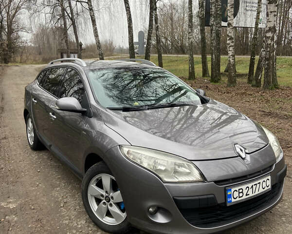 Серый Рено Меган, объемом двигателя 1.46 л и пробегом 293 тыс. км за 7800 $, фото 1 на Automoto.ua
