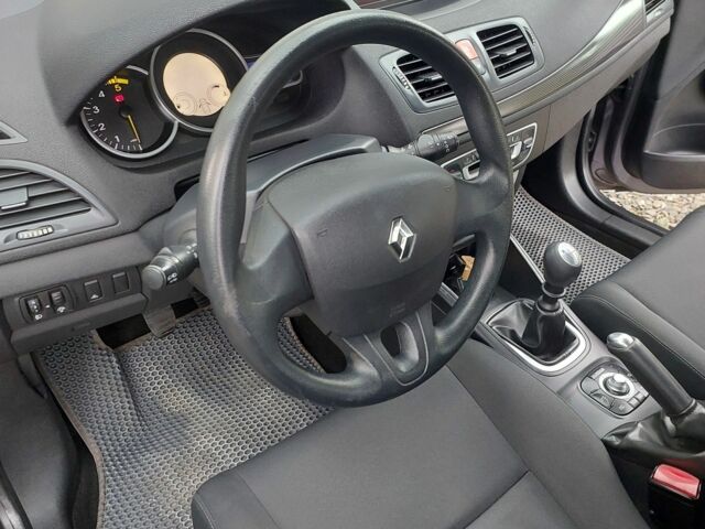 Сірий Рено Меган, об'ємом двигуна 1.5 л та пробігом 206 тис. км за 6000 $, фото 5 на Automoto.ua