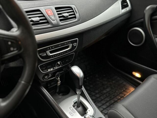 Серый Рено Меган, объемом двигателя 1.5 л и пробегом 214 тыс. км за 6800 $, фото 16 на Automoto.ua