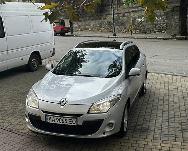 Серый Рено Меган, объемом двигателя 1.46 л и пробегом 246 тыс. км за 6500 $, фото 3 на Automoto.ua