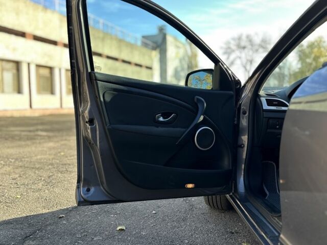 Сірий Рено Меган, об'ємом двигуна 1.5 л та пробігом 270 тис. км за 7750 $, фото 9 на Automoto.ua