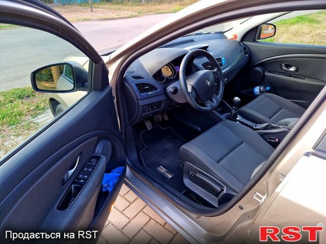 Сірий Рено Меган, об'ємом двигуна 1.6 л та пробігом 236 тис. км за 7300 $, фото 6 на Automoto.ua