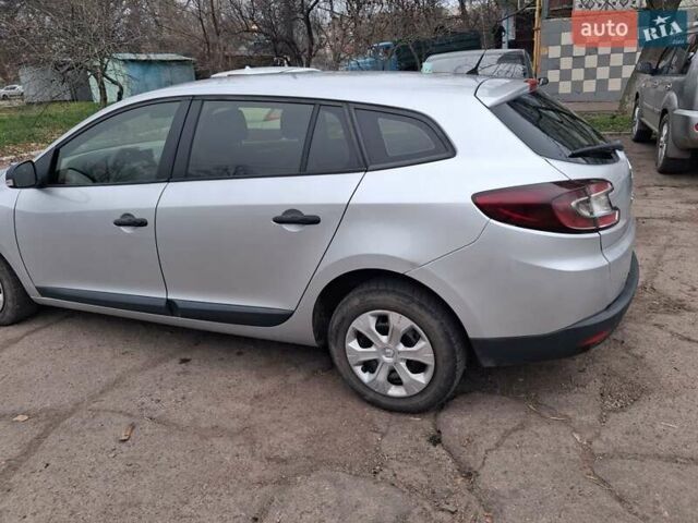 Серый Рено Меган, объемом двигателя 1.46 л и пробегом 257 тыс. км за 6800 $, фото 2 на Automoto.ua