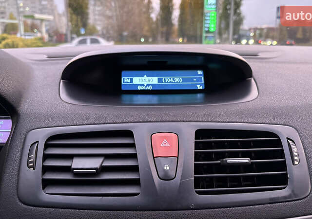 Рено Меган 2010 у Кременчуге на Automoto.ua Сірий Рено Меган, об'ємом двигуна 1.46 л та пробігом 300 тис. км за 6999 $, фото 27 на Automoto.ua