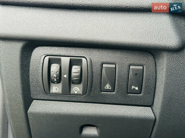 Серый Рено Меган, объемом двигателя 1.87 л и пробегом 228 тыс. км за 8500 $, фото 33 на Automoto.ua