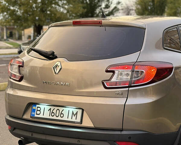 Рено Меган 2010 у Кременчуге на Automoto.ua Сірий Рено Меган, об'ємом двигуна 1.46 л та пробігом 300 тис. км за 6999 $, фото 2 на Automoto.ua