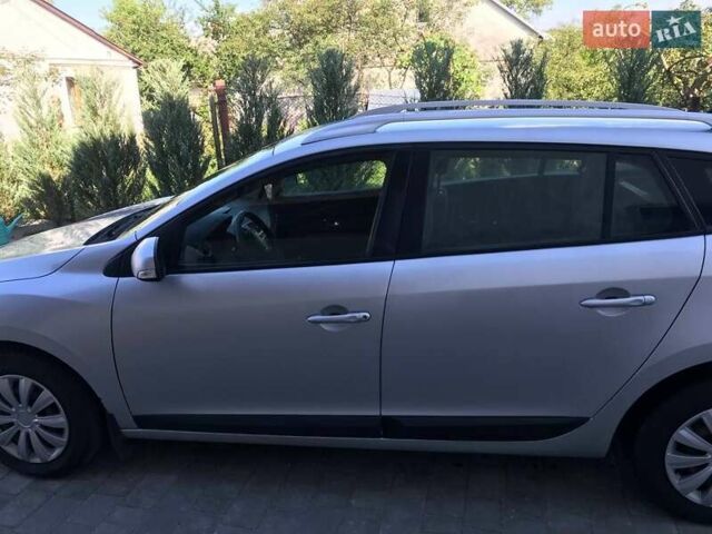 Серый Рено Меган, объемом двигателя 1.5 л и пробегом 238 тыс. км за 7000 $, фото 3 на Automoto.ua