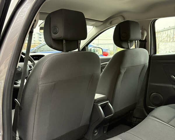 Сірий Рено Меган, об'ємом двигуна 1.6 л та пробігом 227 тис. км за 7300 $, фото 36 на Automoto.ua