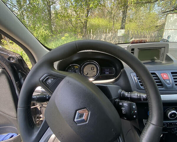 Серый Рено Меган, объемом двигателя 1.5 л и пробегом 270 тыс. км за 7500 $, фото 24 на Automoto.ua