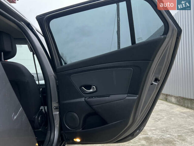 Серый Рено Меган, объемом двигателя 1.6 л и пробегом 182 тыс. км за 7800 $, фото 66 на Automoto.ua